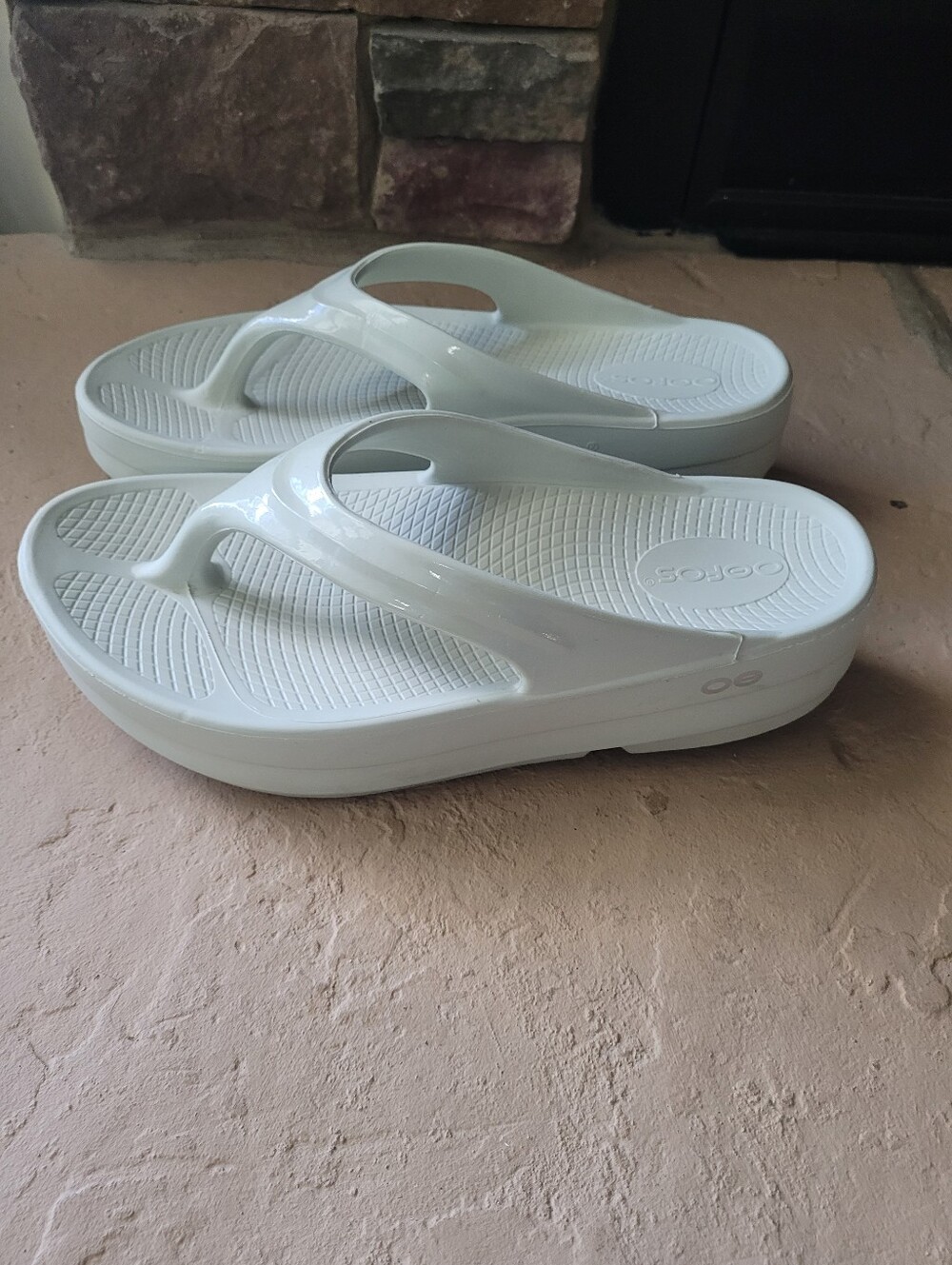 OOFOS OOmega OOlala Platform Recovery Flip Flop Sandals Size 9